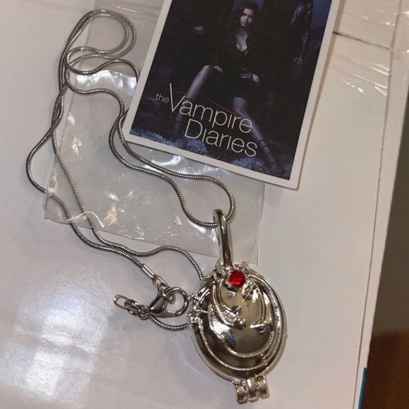 Elena’s Necklace The Vampire Diaries - Picture 2 of 10